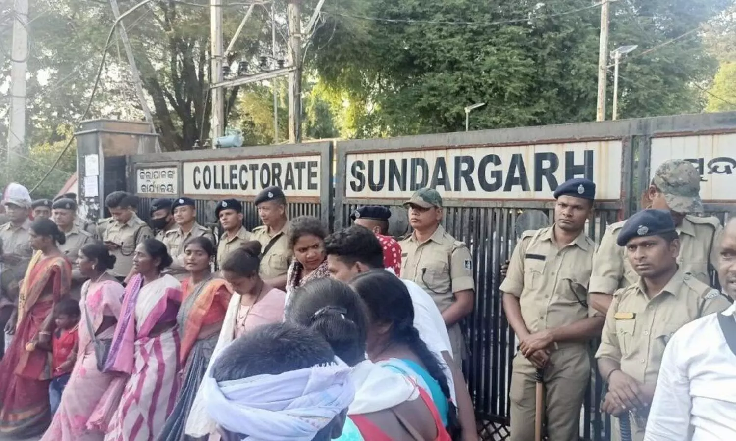 ഡാൽമിയ കമ്പനി ഏക്കറുകളോളം ഭൂമി കൈയടക്കുന്നു; പ്രതിഷേധിച്ച് 5000 ആദിവാസികളുടെ 100 കി.മീ പദയാത്ര