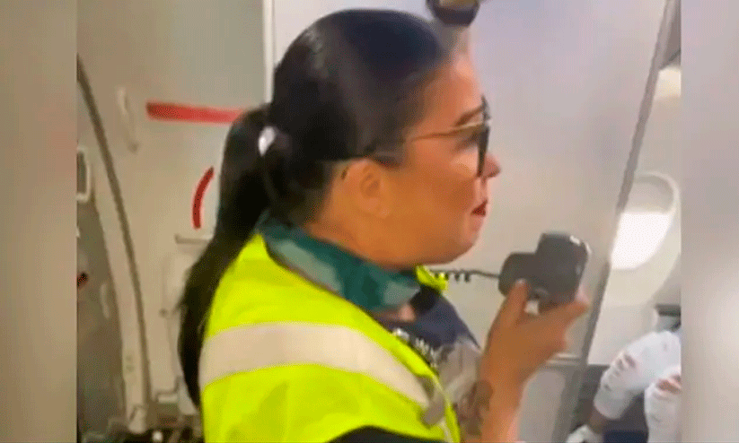 30 വർഷത്തിന് ശേഷം പ്രിയപ്പെട്ട അധ്യാപികയെ കണ്ടുമുട്ടി; അതും ജോലിചെയ്യുന്ന വിമാനത്തിൽ -VIDEO