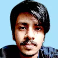 വാ​ഹ​നാ​പ​ക​ട​ത്തി​ൽ പ​രി​ക്കേ​റ്റ യു​വാ​വ് മ​രി​ച്ചു