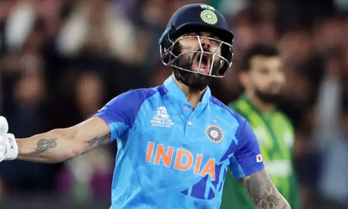 പാകിസ്താനെ കിട്ടിയാൽ കോഹ്‍ലിക്ക് കലിയാണ്