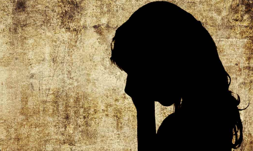 Injured Girl Seeks Help, People Busy Filming Her