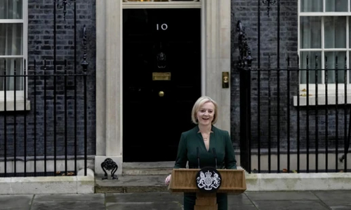 പദവി ഒഴിഞ്ഞ് ലിസ് ട്രസ്; ഋഷി സുനകിന് ആശംസയറിയിച്ചു