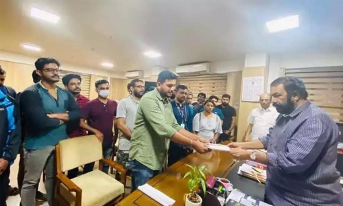 mass layoffs in Byjus; Justice seeking employees in front of the minister