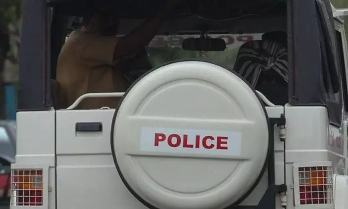 ആരാധനാലയം പൂട്ടി; പ്രതിഷേധവുമായി വിശ്വാസികൾ