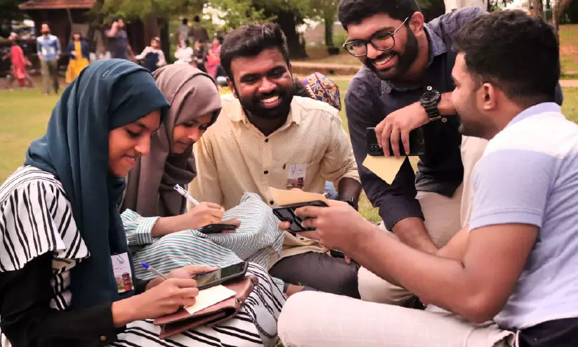 മാനാഞ്ചിറയിൽ കത്തെഴുത്ത്... മാനാഞ്ചിറയിൽ കത്തെഴുത്ത്...
