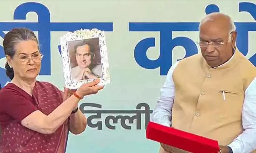 sonia gandhi, Mallikarjun Kharge