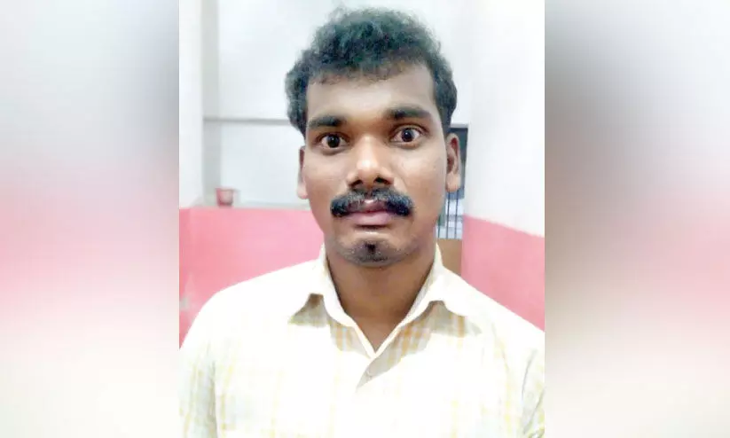 ഫോറസ്റ്റ് ഓഫിസർ ചമഞ്ഞ് തട്ടിപ്പ്: യുവാവ് അറസ്റ്റിൽ ഫോറസ്റ്റ് ഓഫിസർ ചമഞ്ഞ് തട്ടിപ്പ്: യുവാവ് അറസ്റ്റിൽ