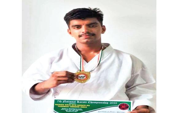 രാജ്യാന്തര കരാട്ടേ ടൂർണമെൻറ്: അട്ടപ്പാടി ഗവ. കോളജ് വിദ്യാർഥിക്ക് ഇരട്ട സ്വർണം രാജ്യാന്തര കരാട്ടേ ടൂർണമെൻറ്: അട്ടപ്പാടി ഗവ. കോളജ് വിദ്യാർഥിക്ക് ഇരട്ട സ്വർണം