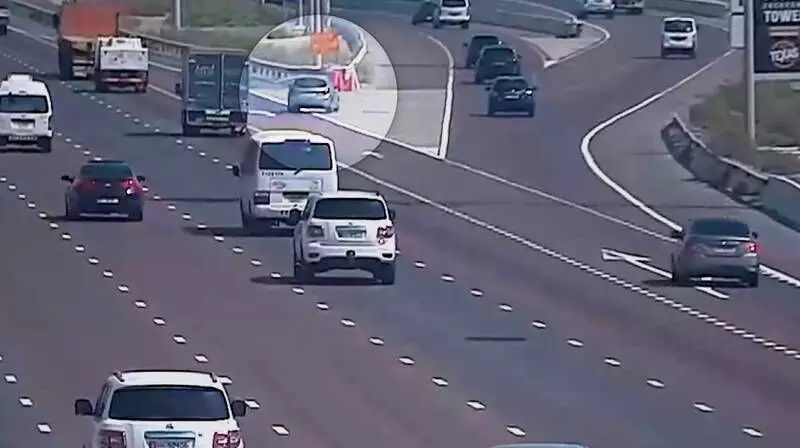 ഗതാഗത പിഴയിൽ 35 ശതമാനം ഇളവ് പ്രഖ്യാപിച്ച് അബൂദബി ഗതാഗത പിഴയിൽ 35 ശതമാനം ഇളവ് പ്രഖ്യാപിച്ച് അബൂദബി