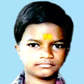 10​ വ​യ​സ്സു​കാ​ര​ൻ ത​ള​ർ​ന്നു​വീ​ണ് മ​രി​ച്ചു