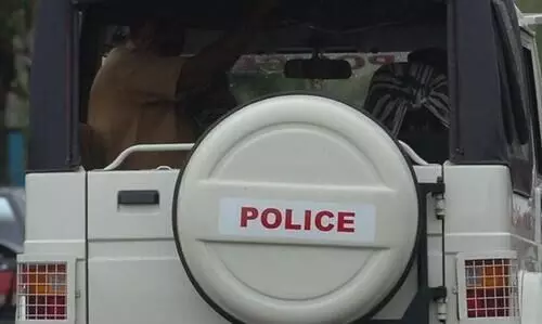 ആരാധനാലയം പൂട്ടി; പ്രതിഷേധവുമായി വിശ്വാസികൾ