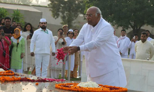 ഇനി ഖാർഗെയുടെ കൈകളിൽ; കോൺഗ്രസ് അധ്യക്ഷനായി ചുമതലയേറ്റു