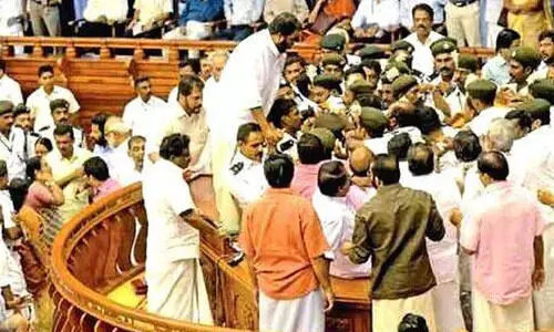 നിയമസഭ കൈയാങ്കളി കേസ്: വിചാരണ തീയതി തീരുമാനിക്കുന്നത് മാറ്റി