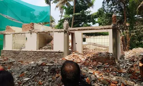 കൊച്ചിയിൽ കെട്ടിടം തകർന്ന് രണ്ട് മരണം