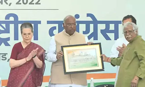 വിഷമകാലം; ഭയം വേണ്ട -ഖാർഗെ