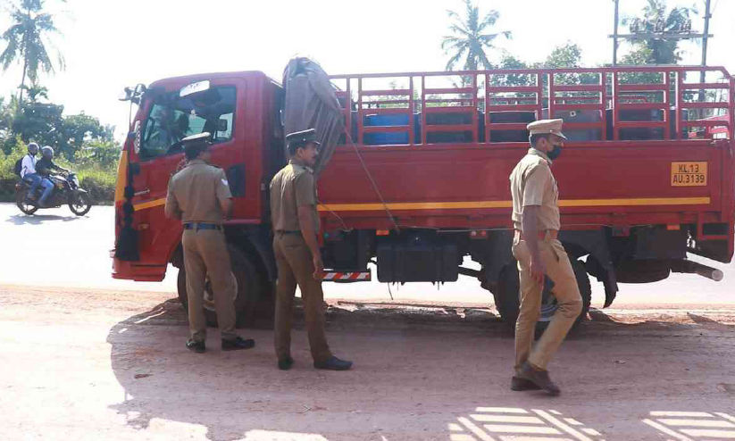 മോട്ടോർ വാഹനവകുപ്പ് പരിശോധന; 20 വാഹനങ്ങൾക്കെതിരെ നടപടി മോട്ടോർ വാഹനവകുപ്പ് പരിശോധന; 20 വാഹനങ്ങൾക്കെതിരെ നടപടി