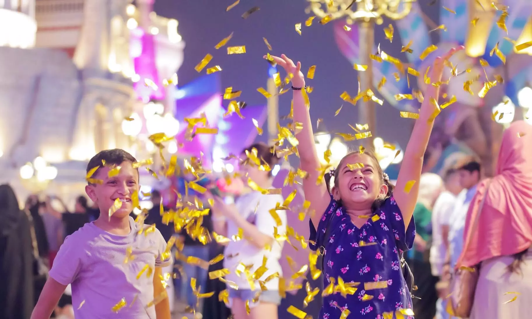 ഗ്ലോ​ബ​ൽ വി​ല്ലേ​ജി​ലേ​ക്ക്​ സ​ന്ദ​ർ​ശ​ക​ ഒ​ഴു​ക്ക്​