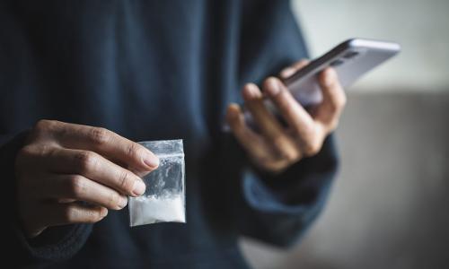 വാ​ട്​​സ്ആ​പ്പി​ലൂ​ടെ ല​ഹ​രി ഇ​ട​പാ​ട്​; മു​ന്ന​റി​യി​പ്പു​മാ​യി പൊ​ലീ​സ്​