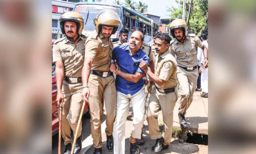 Language Teachers march in DDE Office