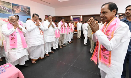 telangana mlas are forcing to switch to bjp