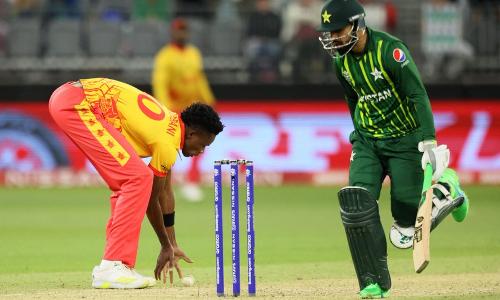 സിംബാബ്‍വെയോടും തോറ്റ് പാകിസ്താൻ; നില പരുങ്ങലിൽ