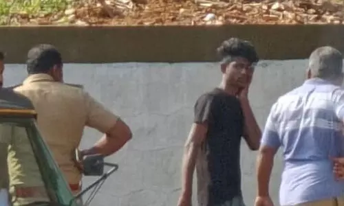 പ്രണയപ്പക: പതിനേഴുകാരിയെ പൊലീസ് സ്‌റ്റേഷൻ വളപ്പിൽ കുത്തിക്കൊല്ലാൻ ശ്രമം