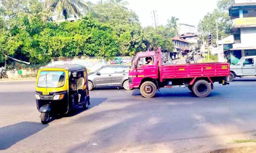 ദേശീയപാത നിർമാണം: സിഗ്നൽ ലൈറ്റുകൾ കത്തുന്നില്ല; അപകടക്കുരുക്കായി ദേശീയപാത