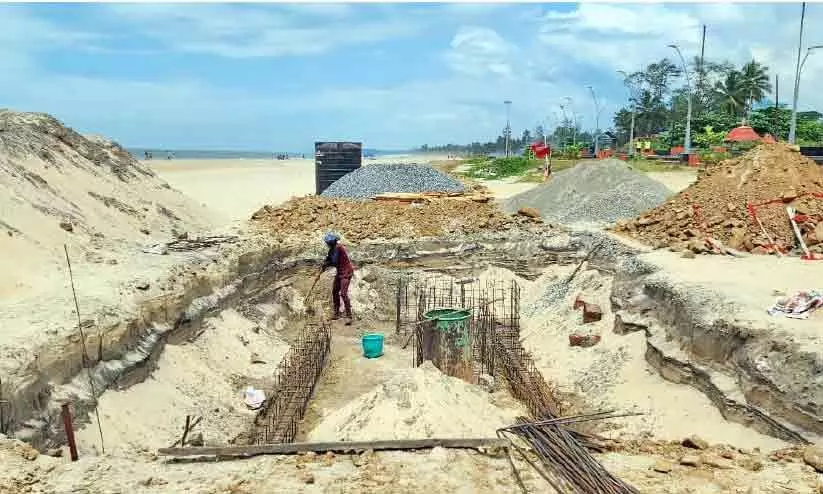 തീരദേശത്തിന് ആശ്വാസം; പയ്യാമ്പലത്ത് പുലിമുട്ട് ഒരുങ്ങുന്നു തീരദേശത്തിന് ആശ്വാസം; പയ്യാമ്പലത്ത് പുലിമുട്ട് ഒരുങ്ങുന്നു