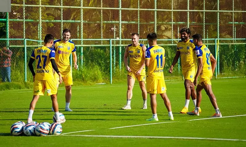 കെ.പി. രാഹുലും വിക്ടർ മോംഗിലും ആദ്യ ഇലവനിൽ; ബ്ലാസ്റ്റേഴ്സ് ലൈനപ്പ് ഇങ്ങനെ