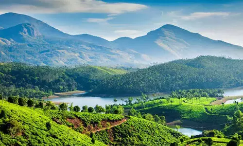 നമുക്ക് ഇനി ഒരു യാത്രപോയാലോ? നമുക്ക് ഇനി ഒരു യാത്രപോയാലോ?