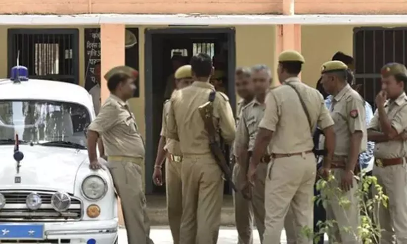 കാലിക്കടത്ത് ആരോപിച്ച് കൊല ചെയ്യപ്പെട്ട സഹോദരങ്ങളുടെ സ്വത്ത് യു.പി പൊലീസ് കണ്ടുകെട്ടി കാലിക്കടത്ത് ആരോപിച്ച് കൊല ചെയ്യപ്പെട്ട സഹോദരങ്ങളുടെ സ്വത്ത് യു.പി പൊലീസ് കണ്ടുകെട്ടി