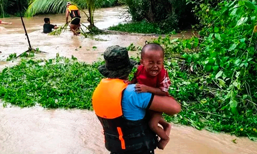 storm lashes in Philippine
