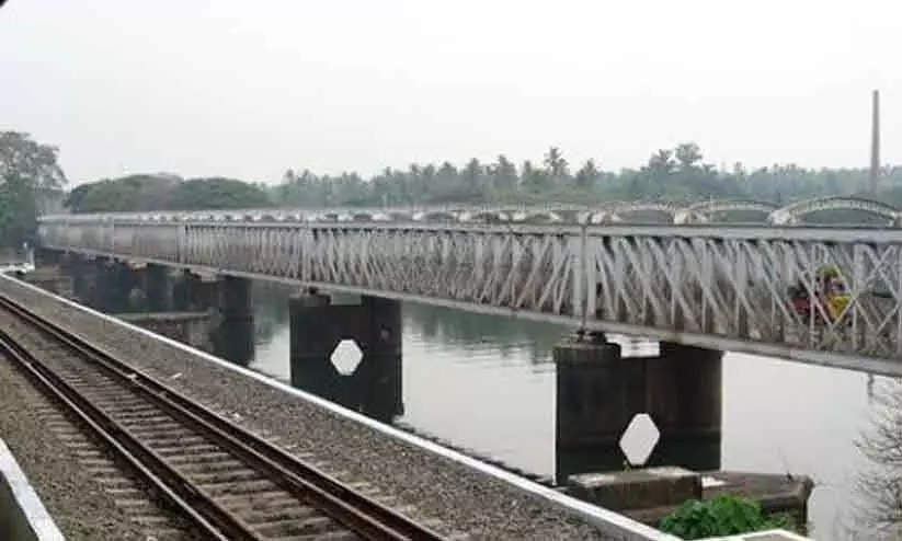 ഫറോക്ക് റെയിൽവേ മേൽപാലം അപ്രോച്ച് റോഡ്-കരുവൻതിരുത്തി റോഡ് സർവേ നടപടി ആരംഭിച്ചു