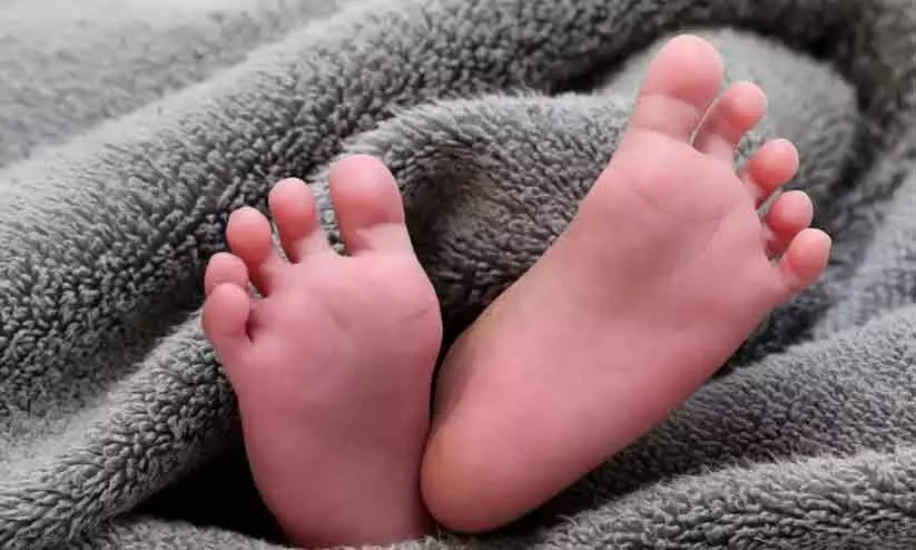 അബോധാവസ്ഥയിൽ ഏഴ് മാസം ആശുപത്രിയിലായിരിക്കെ യുവതി പെൺകുഞ്ഞിന് ജന്മം നൽകി അബോധാവസ്ഥയിൽ ഏഴ് മാസം ആശുപത്രിയിലായിരിക്കെ യുവതി പെൺകുഞ്ഞിന് ജന്മം നൽകി