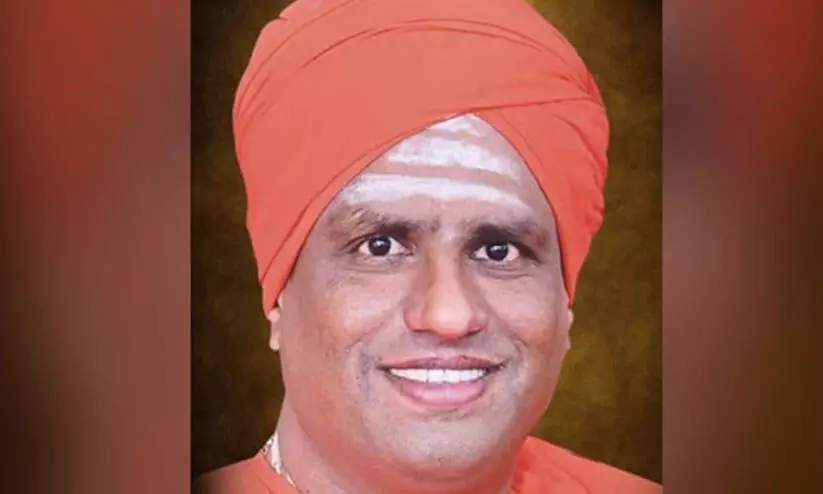 ഹണിട്രാപ്പിൽ കുടുങ്ങി ലിംഗായത്ത് മഠാധിപതിയുടെ ആത്മഹത്യ: യുവതി ഉൾപ്പെടെ മൂന്നുപേർ കസ്റ്റഡിയിൽ ഹണിട്രാപ്പിൽ കുടുങ്ങി ലിംഗായത്ത് മഠാധിപതിയുടെ ആത്മഹത്യ: യുവതി ഉൾപ്പെടെ മൂന്നുപേർ കസ്റ്റഡിയിൽ