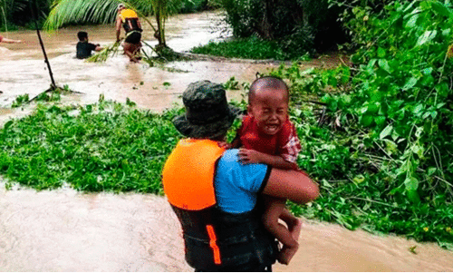storm lashes in Philippine