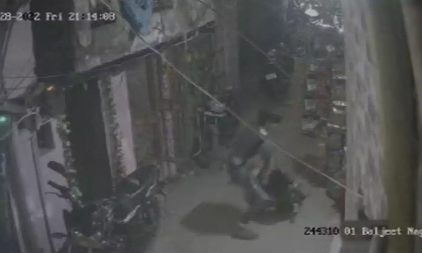 cctv delhi stabbing 09o8786 cctv delhi stabbing 09o8786