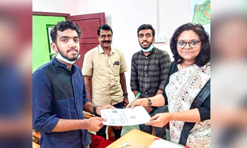 ഇടുക്കി മെഡിക്കൽ കോളജ്: പ്രവേശനത്തിന് തുടക്കം, ആദ്യം അഡ്മിഷന് ഇരട്ട സഹോദരന്മാർക്ക് ഇടുക്കി മെഡിക്കൽ കോളജ്: പ്രവേശനത്തിന് തുടക്കം, ആദ്യം അഡ്മിഷന് ഇരട്ട സഹോദരന്മാർക്ക്