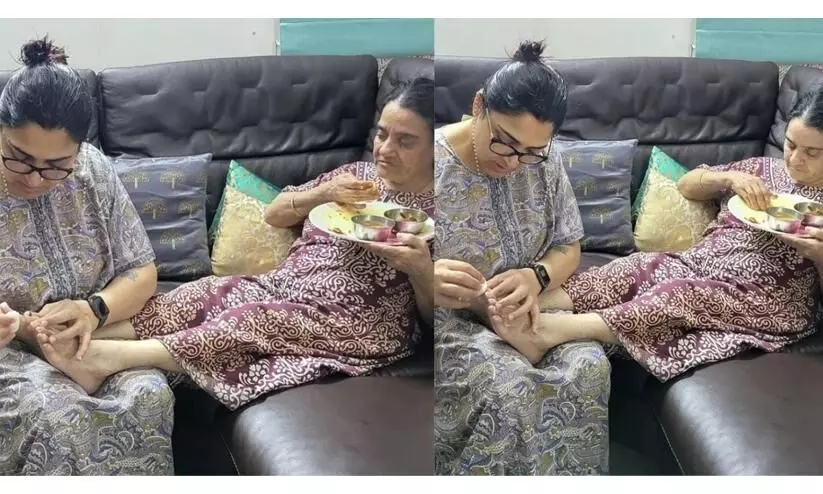 My heaven in these feet; Khushbu shared the picture