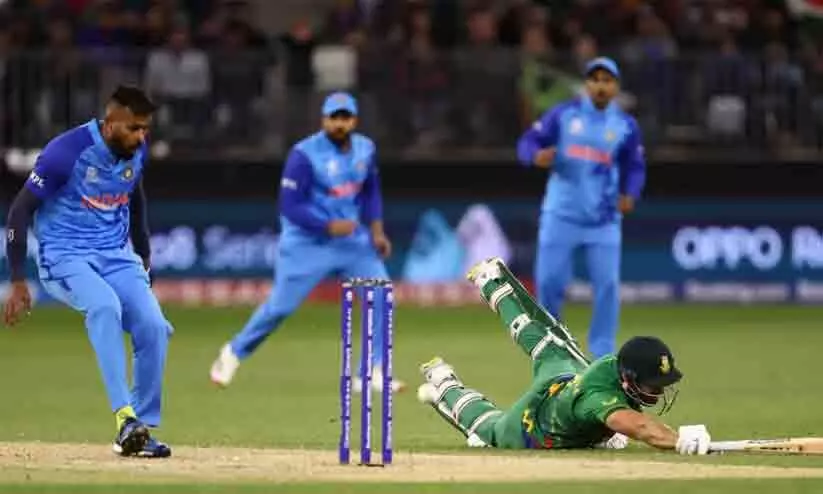 ദക്ഷിണാഫ്രിക്കയോട് കീഴടങ്ങി ഇന്ത്യ; തോൽവി അഞ്ച് വിക്കറ്റിന് ദക്ഷിണാഫ്രിക്കയോട് കീഴടങ്ങി ഇന്ത്യ; തോൽവി അഞ്ച് വിക്കറ്റിന്