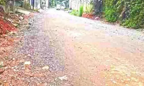 വളയം-കല്ലാച്ചി റോഡ് നിർമാണത്തിലെ മെല്ലെപ്പോക്ക്; വ്യാപാരികൾ സമരത്തിന്