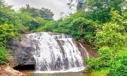 സഞ്ചാരികളെ കാത്ത് കുറിച്യർമല വെള്ളച്ചാട്ടം