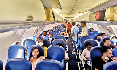 എ​യ​ർ​ഇ​ന്ത്യ എ​ക്സ്പ്ര​സ് വി​മാ​നം മ​സ്ക​ത്തി​ൽ തി​രി​ച്ചി​റ​ക്കി