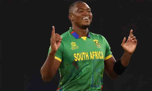 ആഞ്ഞടിച്ച് എൻഗിഡി; സൂര്യയുടെ അർധ സെഞ്ച്വറിയിൽ കരകയറി ഇന്ത്യ