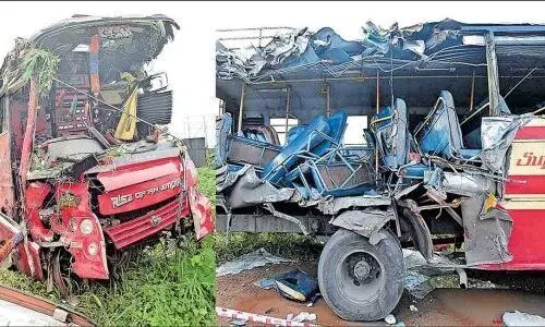 വടക്ക​ഞ്ചേരി അപകടം: കെ.എസ്​.ആർ.ടി.സി ബസ്​നടുറോഡിൽ നിർത്തി