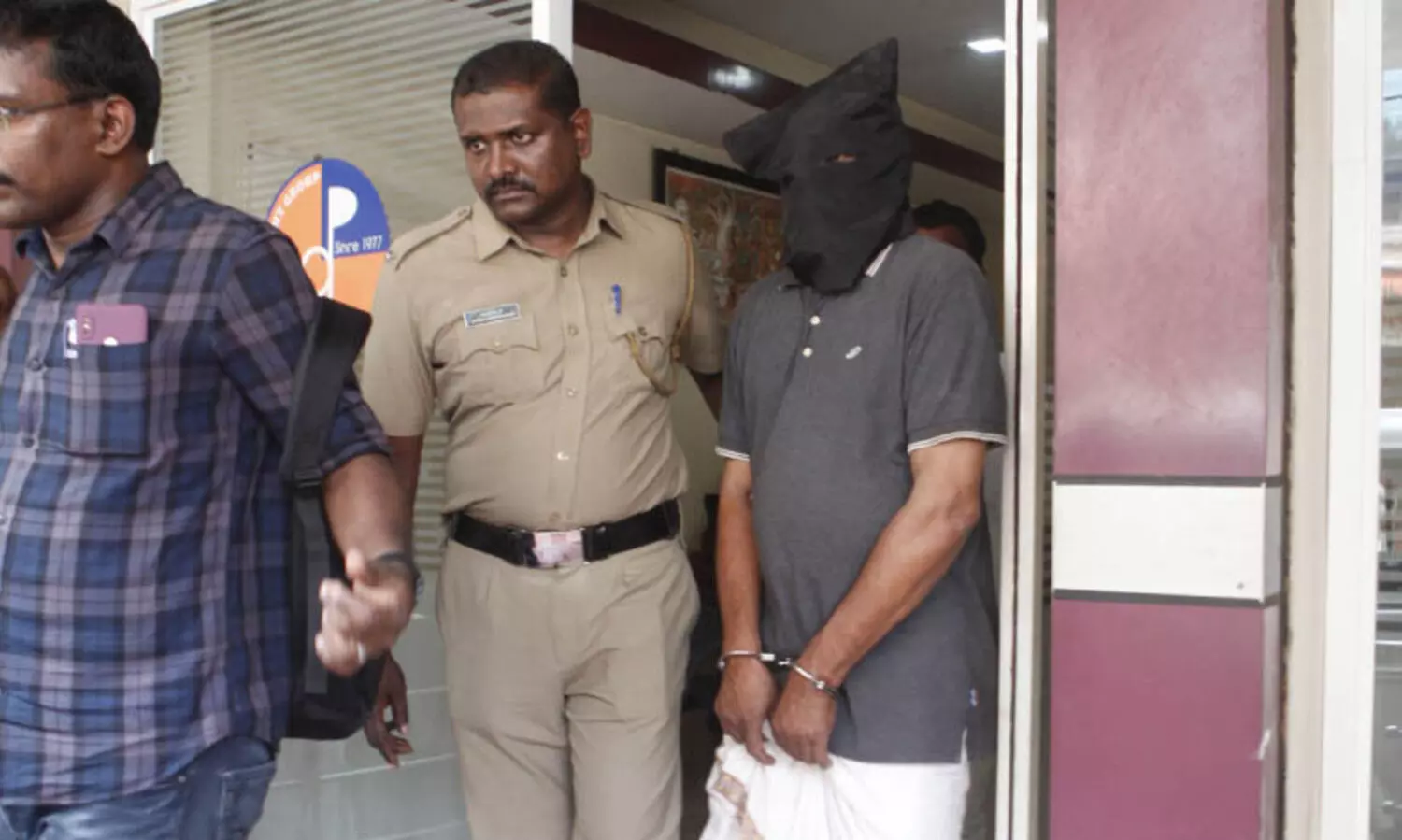 നരബലിക്കിരയായ റോസ് ലിന്‍റെ മോതിരം കണ്ടെത്തി; കൊ​ല​പ്പെ​ടു​ത്തി​യ​ശേ​ഷം പണയം വെച്ചതായിരുന്നു