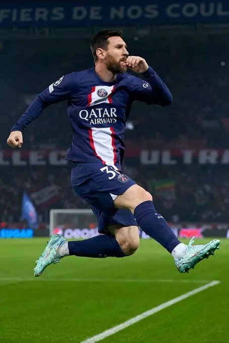 പാരിസിൽ വീണ്ടും മെസ്സി ഷോ; ഏഴു ഗോൾ ത്രില്ലറിൽ ഗോളടിച്ചും അടിപ്പിച്ചും താരം പാരിസിൽ വീണ്ടും മെസ്സി ഷോ; ഏഴു ഗോൾ ത്രില്ലറിൽ ഗോളടിച്ചും അടിപ്പിച്ചും താരം