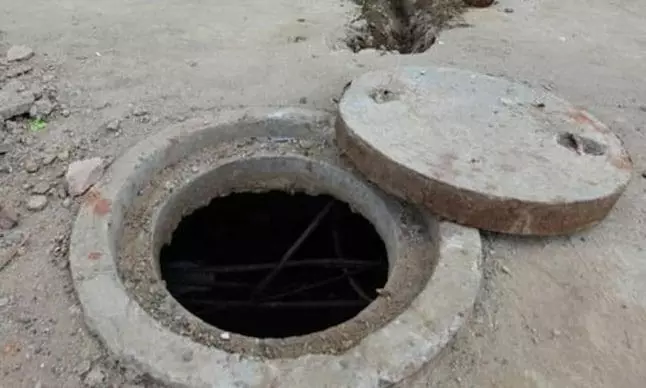 കാൺപൂരിൽ സെപ്റ്റിക് ടാങ്കിലെ വിഷപുക ശ്വസിച്ച് മൂന്ന് പേർ മരിച്ചു