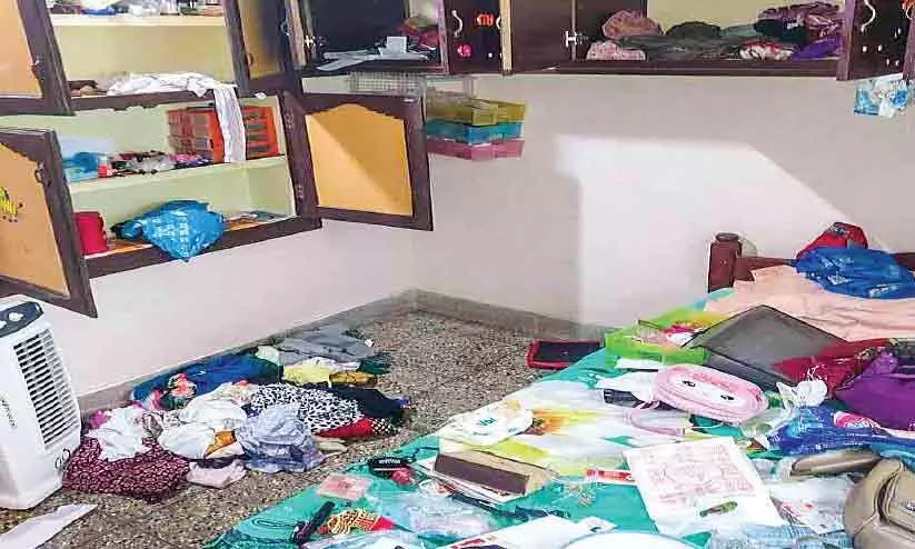 പൊലീസ് ഉദ്യോഗസ്ഥന്റെ വീട്ടിൽനിന്ന് പണവും സ്വർണവും കവർന്നു