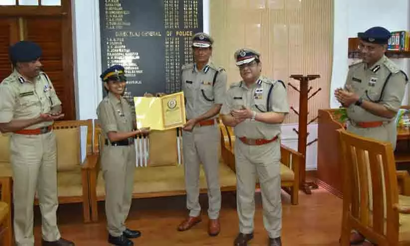 അമ്മയില്‍ നിന്ന് അകറ്റിയ കുഞ്ഞിന് മുലപ്പാല്‍ നല്‍കിയ വനിത പോലീസ് രമ്യയ്ക്ക് ആദരം